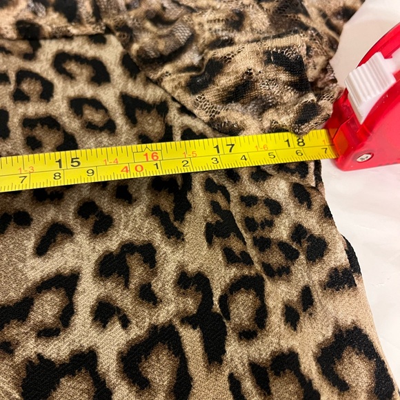 Vivianne  Rose leopard print top medium - Picture 5 of 9